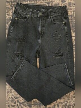 American Eagle Outfitters Black Straight Distressed Mom Jeans Sz 4, Inseam 28"